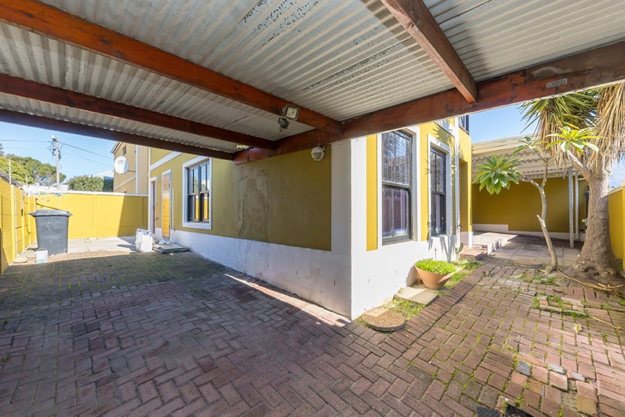 2 Bedroom Property for Sale in Claremont Western Cape